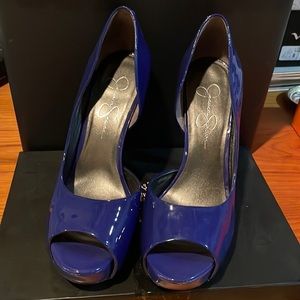 These are dark blue Jessica Simpson heels in a size 9.5.